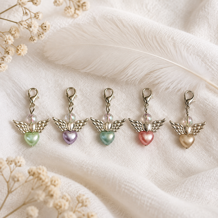 Small angel pendant with heart motif (acrylic)