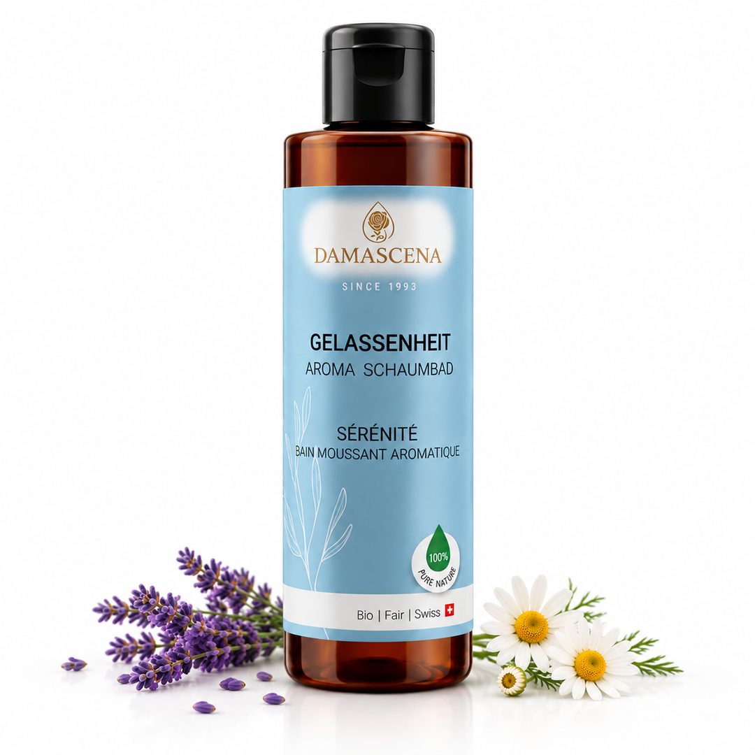 Damascena Aroma Schaumbad Gelassenheit – Veganes Badeerlebnis – 100 % Bio
Mit 100 % reinen ätherischen Ölen in der praktischen Flasche | Swiss Made
Dein natürliches Abendritual für tiefe Entspannung, innere Ruhe und geschmeidige Haut.
Produktbeschreibung

Verwandle dein Badezimmer in eine private Wellness-Oase und schenke dir unvergleichliche Wohlfühlmomente. Das vegane Aroma Schaumbad „Gelassenheit“ von Damascena wird in liebevoller Handarbeit in einer kleinen Manufaktur in Zürich hergestellt. In der prakt