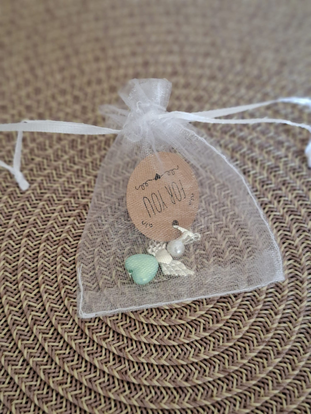 Kleiner Engelanhänger mit Herzmotiv (Acryl)