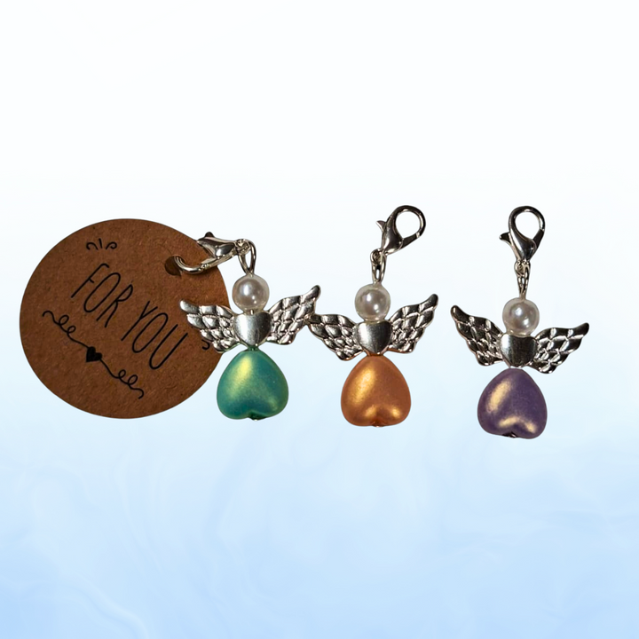 Kleiner Engelanhänger mit Herzmotiv (Acryl)