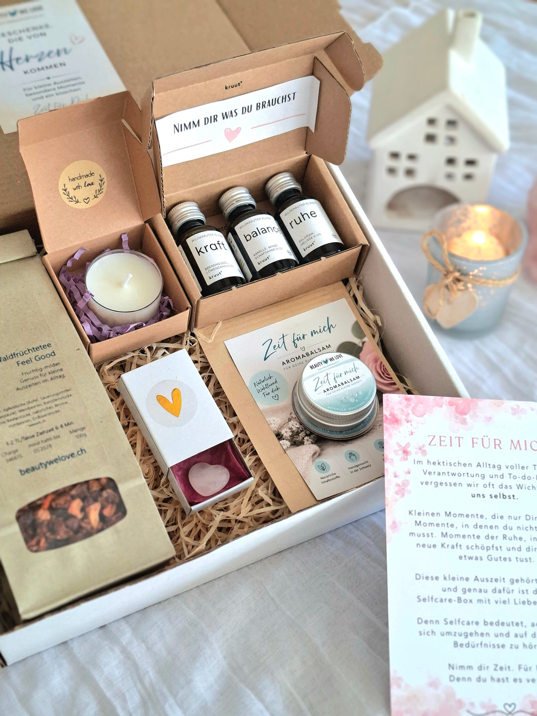 Für alle, die ein besonderes und persönliches Geschenk suchen – fernab von 08/15-Geschenken von der Stange.

Diese Selfcare Geschenkbox verbindet kleine Wohlfühlmomente. Mit ausgewählten Schweizer Produkten, gemütlichen Details und ganz viel Herz entsteht ein Wohlfühlgeschenk für Frauen, das zum Entspannen, Abschalten und Geniessen einlädt. Diese Geschenkbox sagt auf besondere Weise „Ich denke an dich“ und "ich hab dich lieb". 

