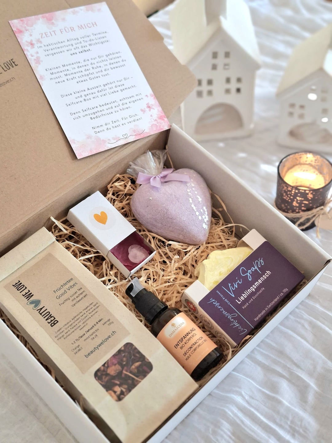 Selfcare Geschenkbox mit Tee, Naturseife, Badekugel, Körperöl & Rosenquarz. Natürliche Wohlfühlmomente aus der Schweiz – ideal als Geschenk.