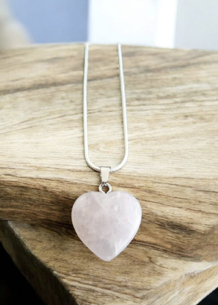 Pendentif cœur en quartz rose – pierre précieuse de l'amour et de l'acceptation de soi