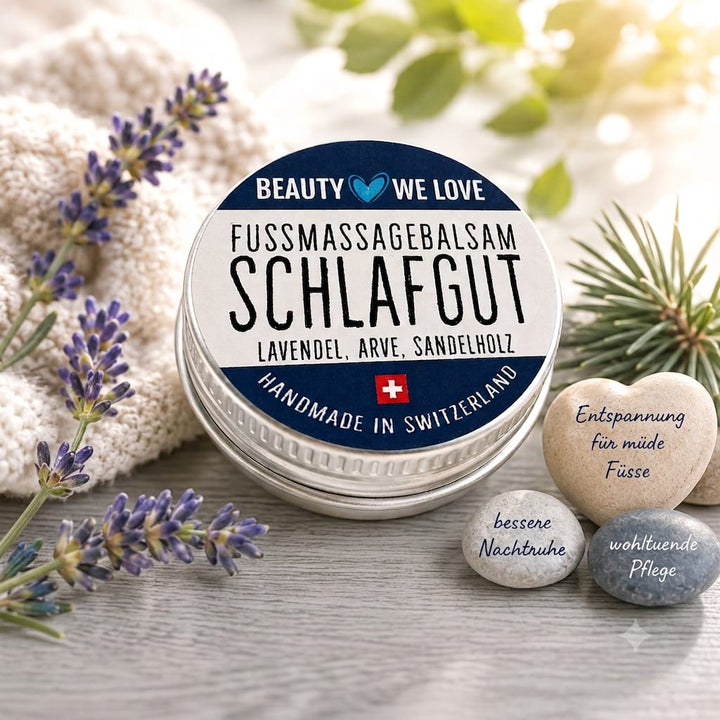 Schlaf-Gut – natürlicher Seelen-Aroma-Balsam (15 g)
Fussmassage- &amp; Duftbalsam für entspannte Abendrituale | Made in Switzerland

Der Schlaf-Gut Seelen-Aroma-Balsam ist ein hochwertiger, natürlicher Fussmassage- und Duftbalsam, der Erwachsene und Kinder ab 2 Jahren dabei begleitet, abends zur Ruhe zu kommen und den Übergang in die Nacht bewusst zu gestalten.