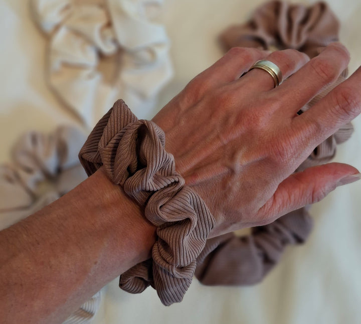 Scrunchies  Medium – weiche Haargummis in Naturtönen