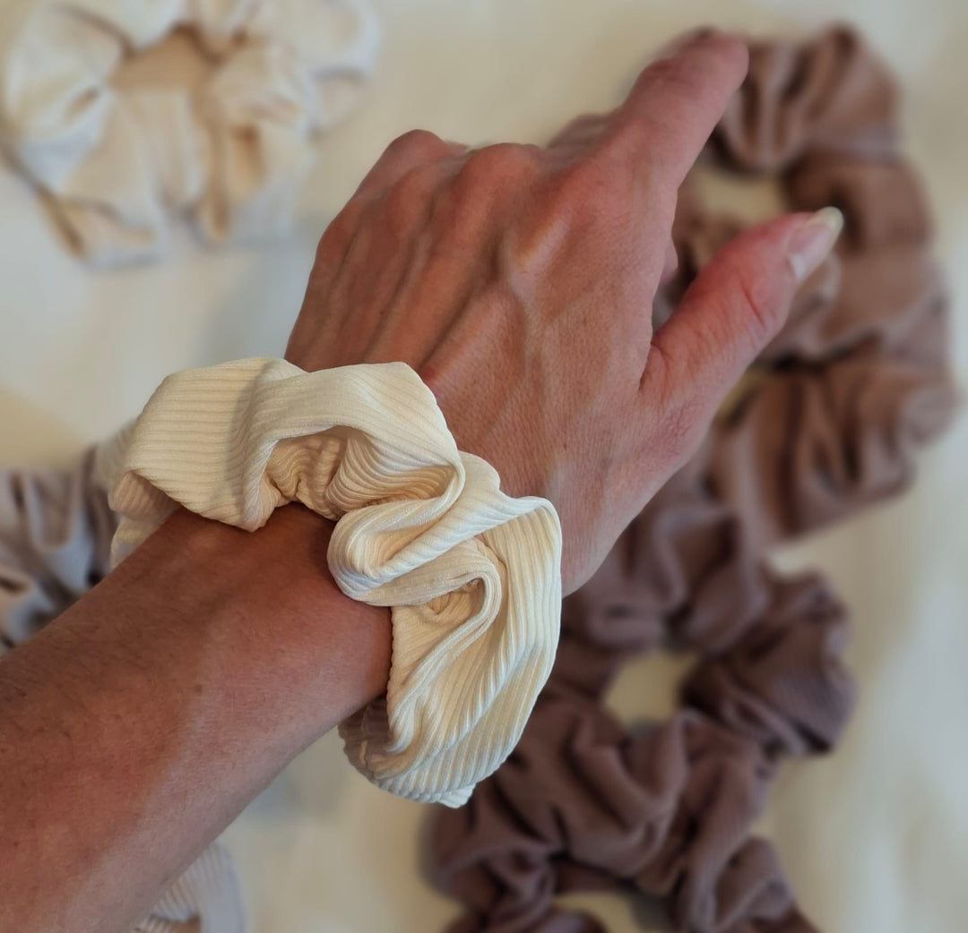 Scrunchies  Medium – weiche Haargummis in Naturtönen