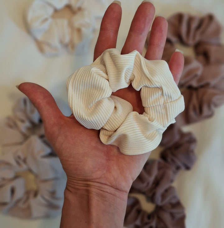 Scrunchies  Medium – weiche Haargummis in Naturtönen
