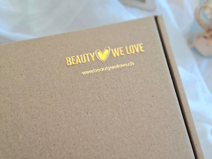 Limitierter Selfcare Adventskalender 2026 von Beauty We Love in handverpackter Geschenkbox